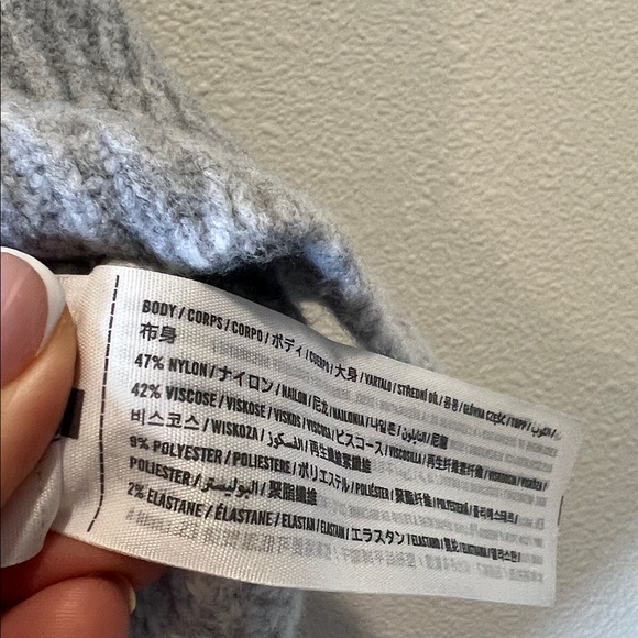 Abercrombie & Fitch Gray and Cream Houndstooth V-Neck Sweater Vest Size S - Picture 9 of 9